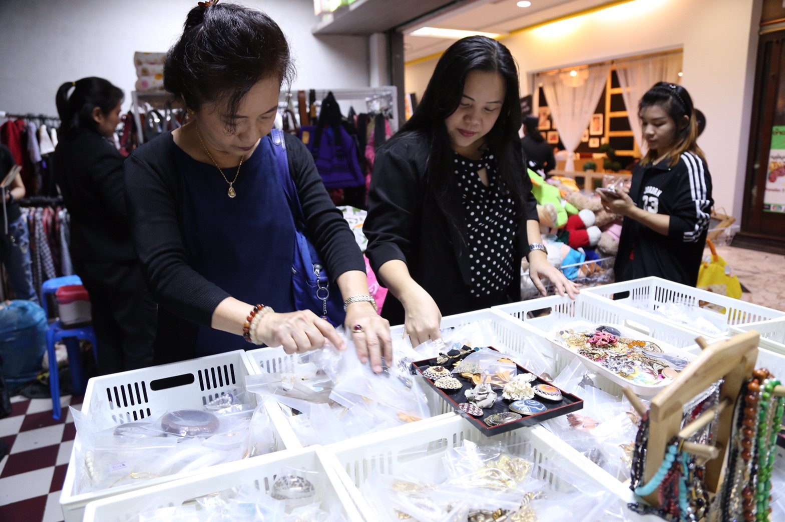 ร่วมยินดีร้านใหม่ JAPAN SHOP สินค้ามือสองคุณภาพดีจากญี่ปุ่น