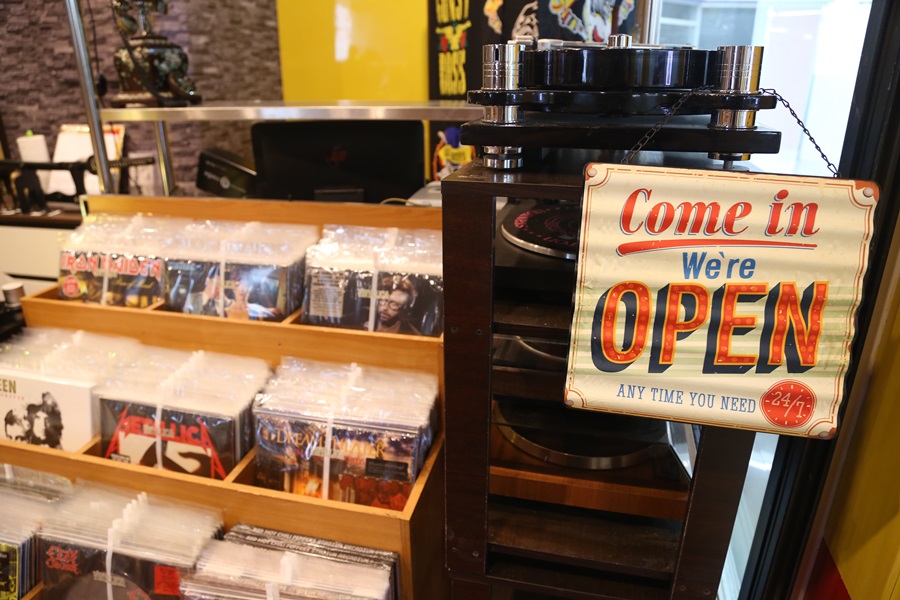 VINYLLICA ร้านจำหน่ายแผ่นเสียง Vinyl ชั้นนำ กลับมาพร้อมความสดใสโฉมใหม่