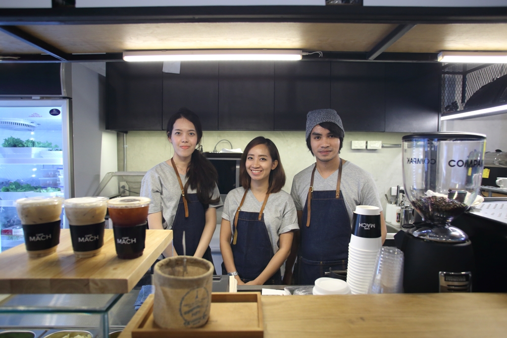 “เปิดร้าน CAFE MACH (คาเฟมรรค)”